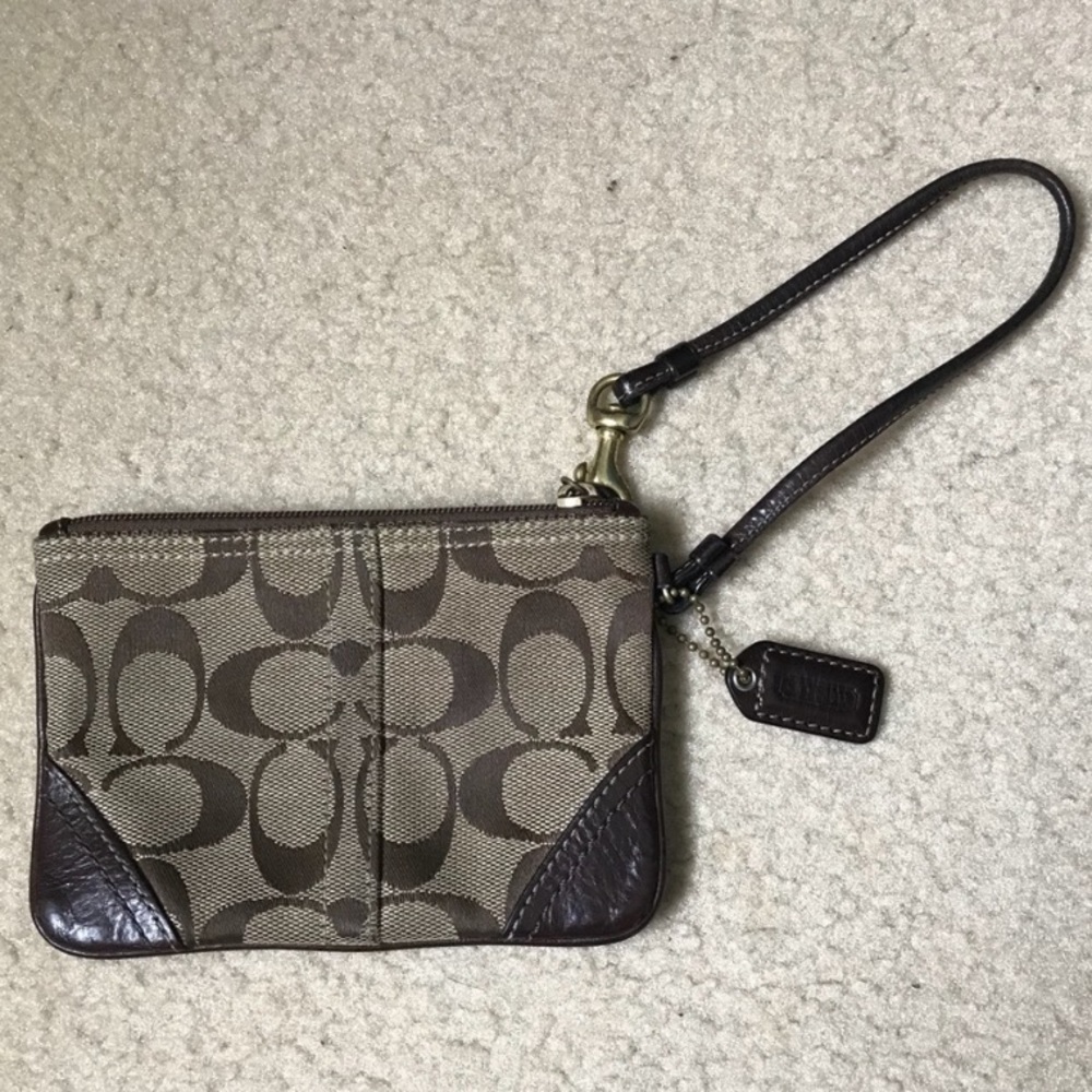 COACH: original, authentic, wristlet